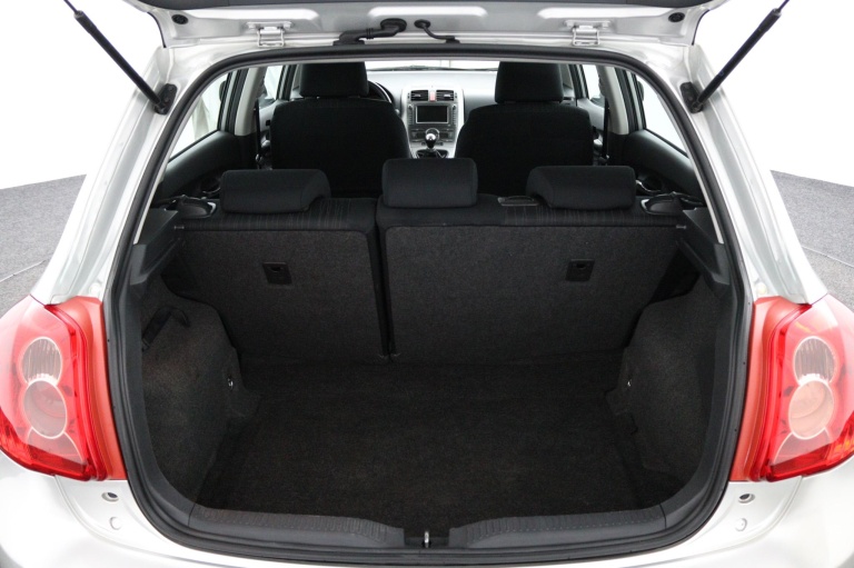 Toyota Auris - 1.6-16V Sol Business 22