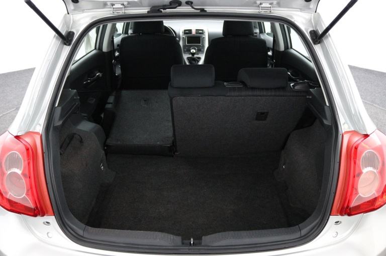 Toyota Auris - 1.6-16V Sol Business 23