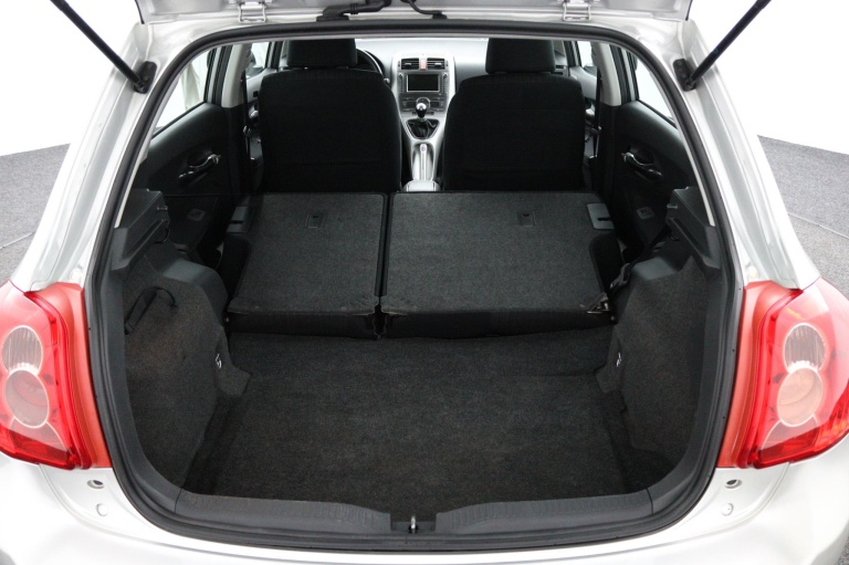 Toyota Auris - 1.6-16V Sol Business 24