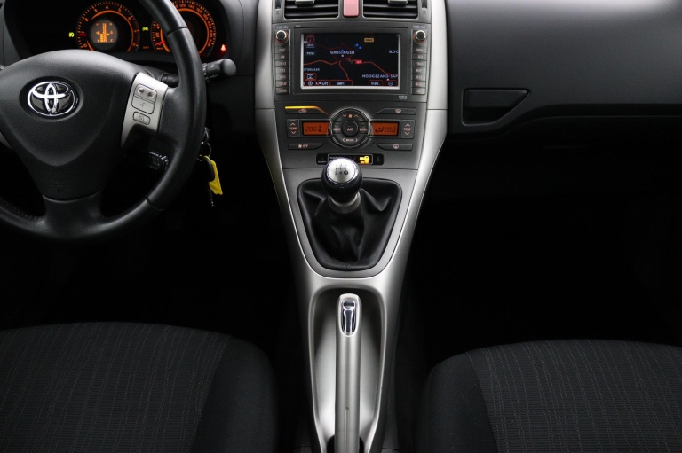 Toyota Auris - 1.6-16V Sol Business 25