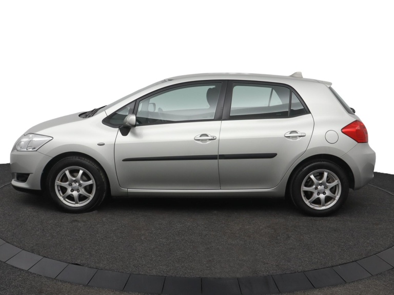 Toyota Auris - 1.6-16V Sol Business 3