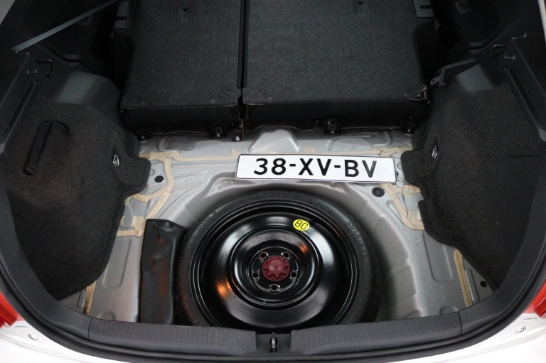 Toyota Auris - 1.6-16V Sol Business 32