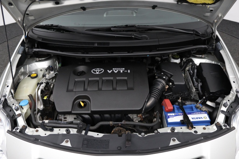 Toyota Auris - 1.6-16V Sol Business 33