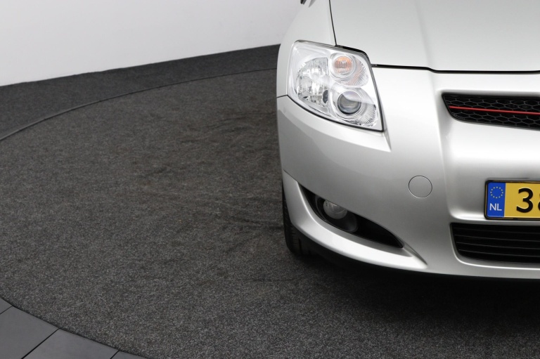 Toyota Auris - 1.6-16V Sol Business 34