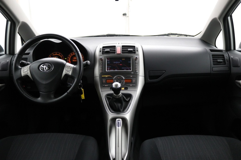 Toyota Auris - 1.6-16V Sol Business 4