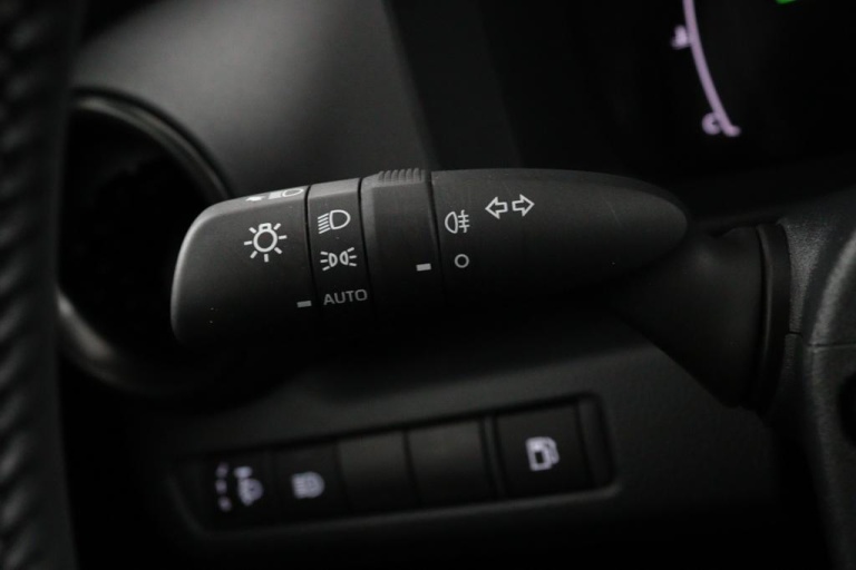 Toyota C-HR - 1.8 Hybrid 140 30