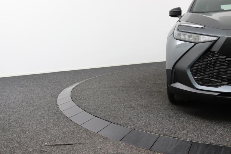 Toyota C-HR - 1.8 Hybrid 140 35
