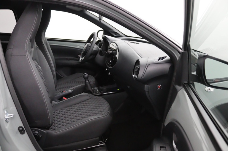 Toyota Aygo X - 1.0 VVT-i MT Premium 13