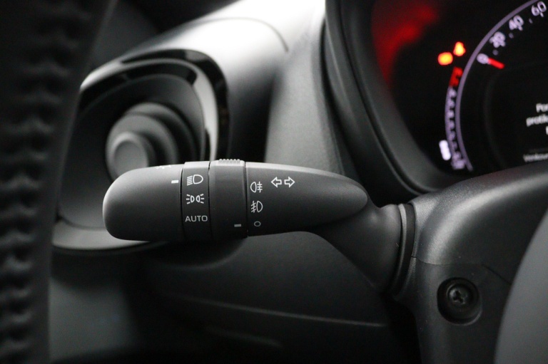 Toyota Aygo X - 1.0 VVT-i MT Premium 28