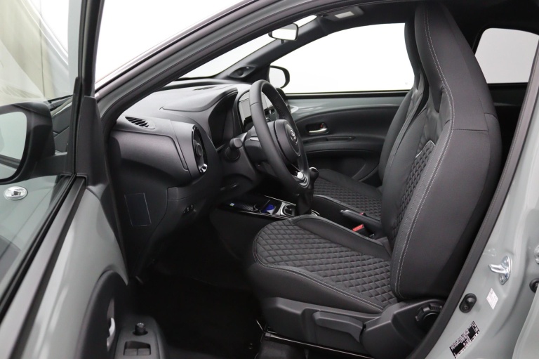 Toyota Aygo X - 1.0 VVT-i MT Premium 9