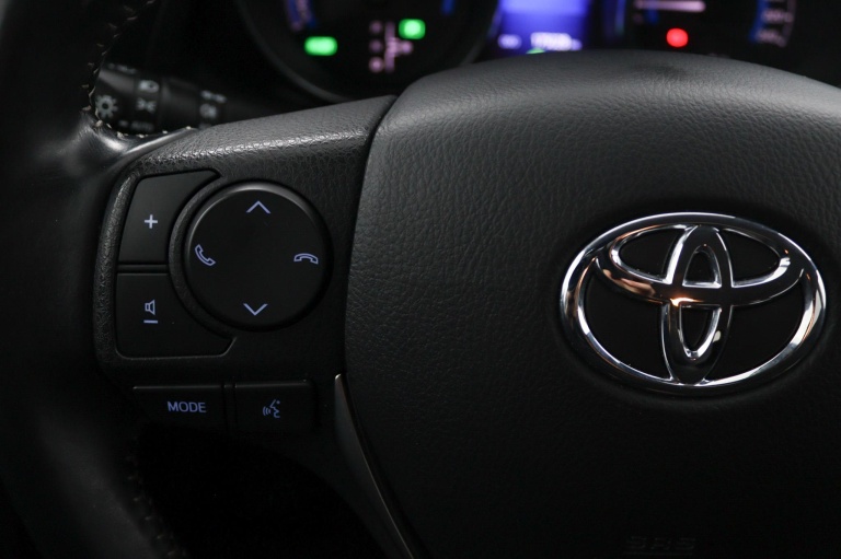 Toyota Auris - 1.8 Hybrid Dynamic 19