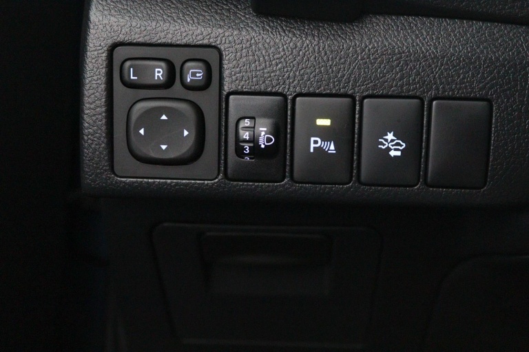 Toyota Auris - 1.8 Hybrid Dynamic 29