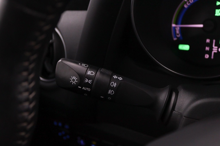Toyota Auris - 1.8 Hybrid Dynamic 30