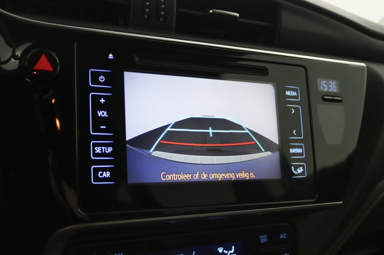 Toyota Auris - 1.8 Hybrid Dynamic 9