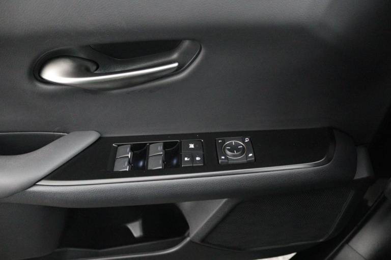 Lexus UX - 300e Business 54 kWh 26