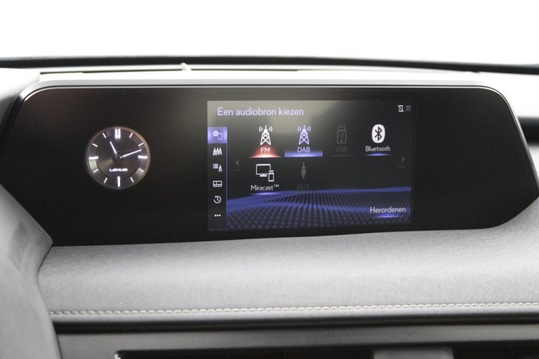 Lexus UX - 300e Business 54 kWh 8