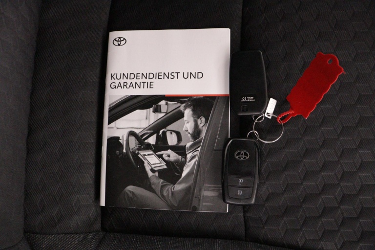 Toyota Yaris - 1.5 Hybrid Executive Limited 11