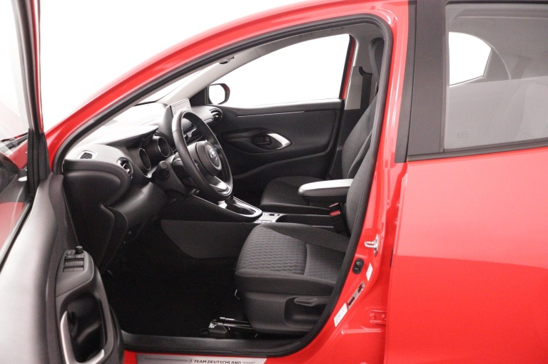 Toyota Yaris - 1.5 Hybrid Executive Limited 17