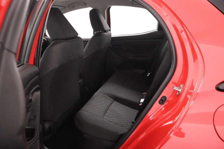 Toyota Yaris - 1.5 Hybrid Executive Limited 18