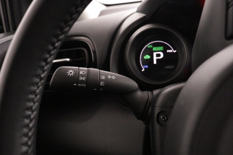 Toyota Yaris - 1.5 Hybrid Executive Limited 29