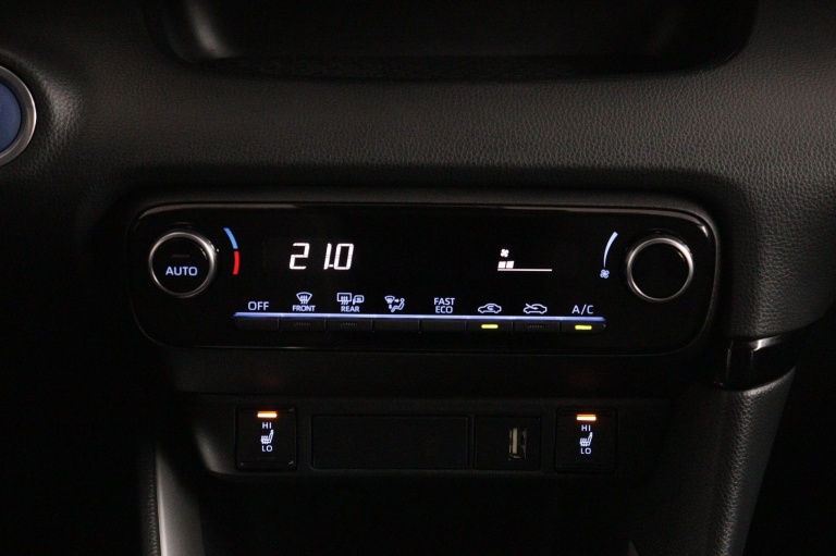 Toyota Yaris - 1.5 Hybrid Executive Limited 7