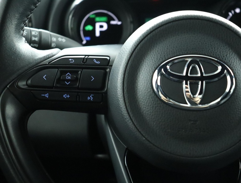 Toyota Yaris - 1.5 Hybrid Executive 19