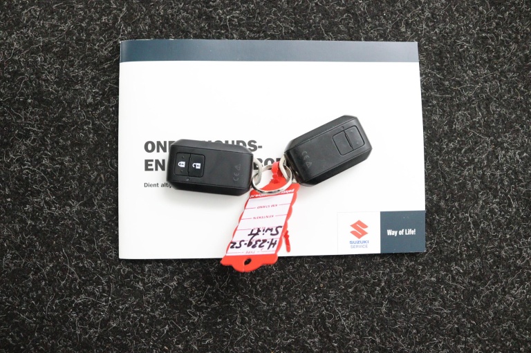 Suzuki Swift - 1.2 Stijl Smart Hybrid 25