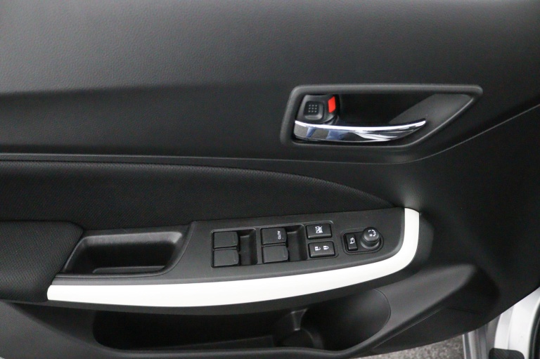Suzuki Swift - 1.2 Stijl Smart Hybrid 32