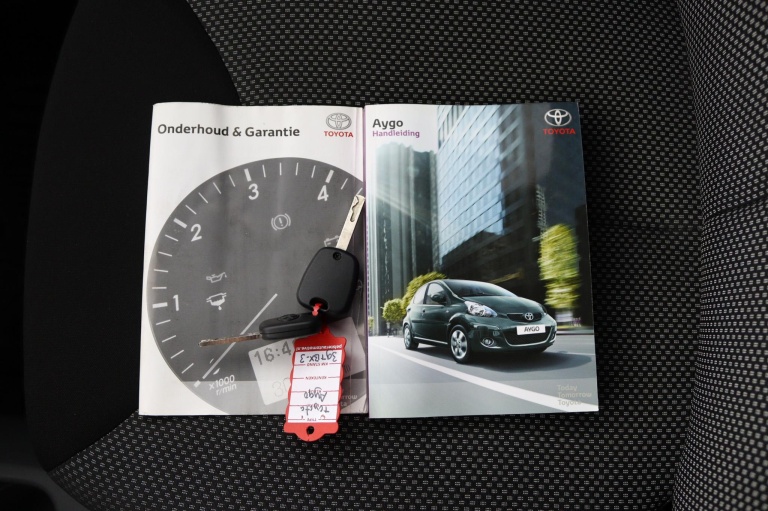 Toyota Aygo - 1.0-12V Comfort Navigator 8