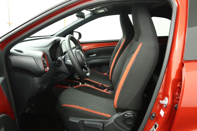 Toyota Aygo X - 1.0 VVT-i S-CVT Pulse 17