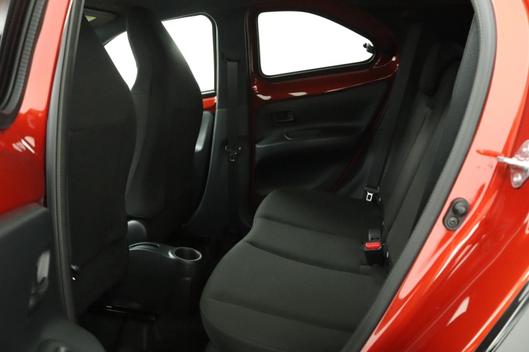 Toyota Aygo X - 1.0 VVT-i S-CVT Pulse 18