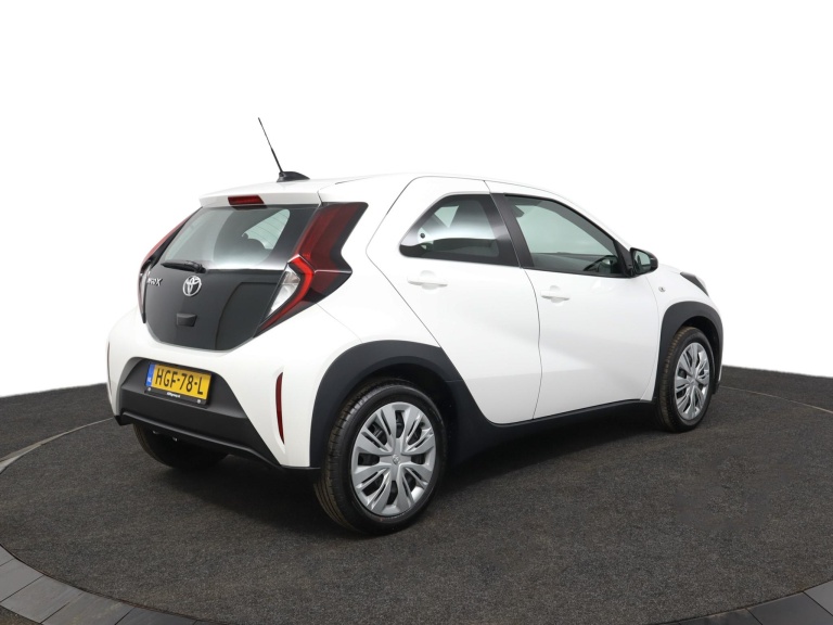 Toyota Aygo X - 1.0 VVT-i MT Play 2