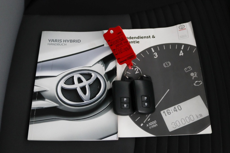 Toyota Yaris - 1.5 Hybrid Dynamic 11