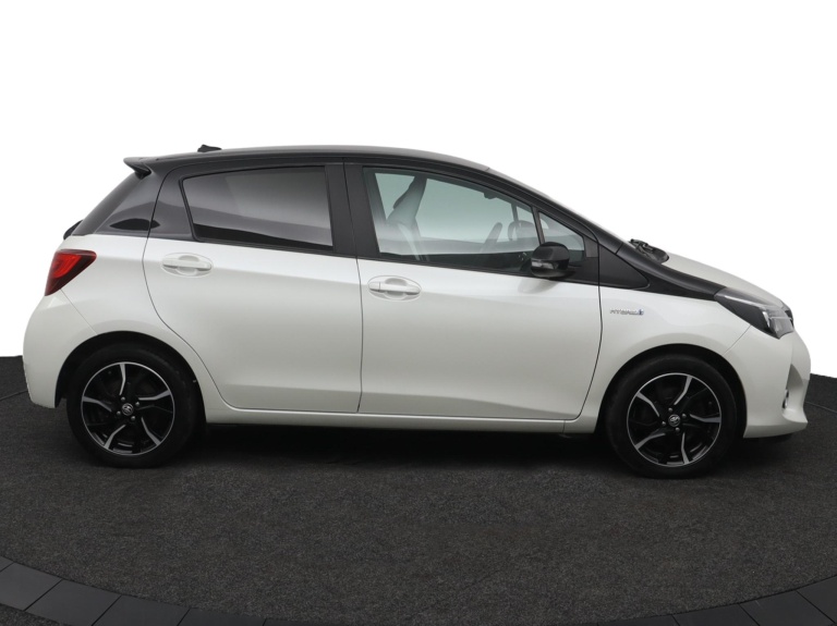 Toyota Yaris - 1.5 Hybrid Dynamic 13