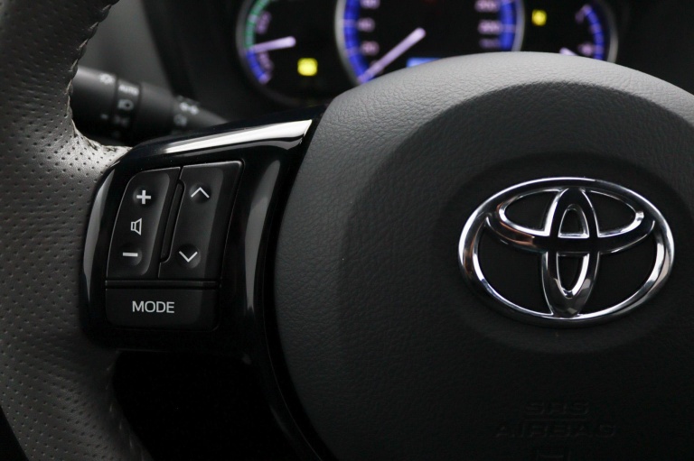 Toyota Yaris - 1.5 Hybrid Dynamic 19