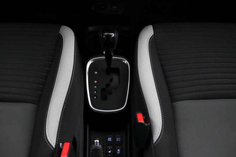 Toyota Yaris - 1.5 Hybrid Dynamic 27