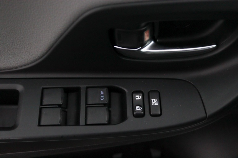 Toyota Yaris - 1.5 Hybrid Dynamic 28