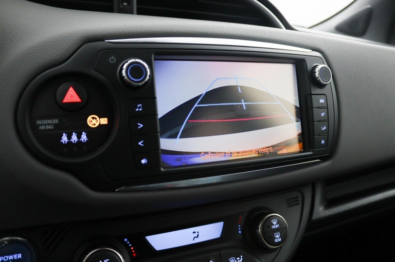 Toyota Yaris - 1.5 Hybrid Dynamic 9