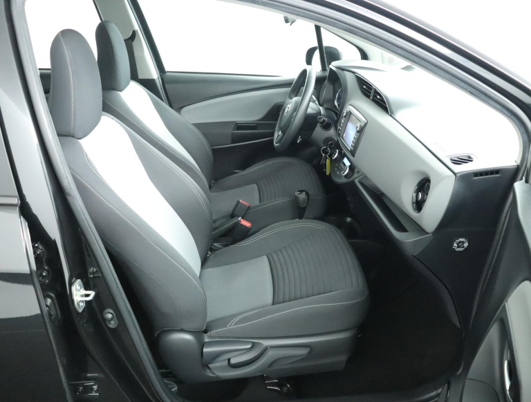 Toyota Yaris - 1.5 Hybrid Dynamic 22