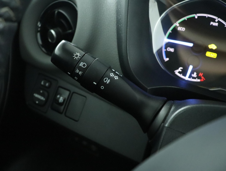 Toyota Yaris - 1.5 Hybrid Dynamic 31