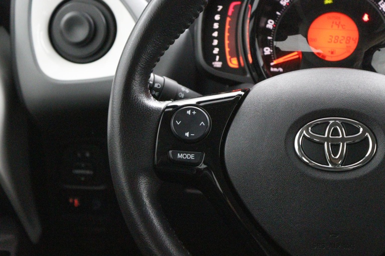 Toyota Aygo - 1.0 VVT-i x-play 19
