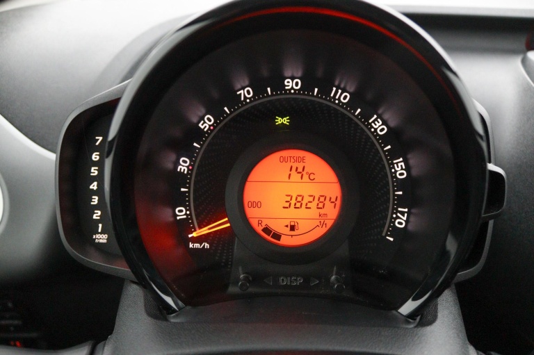 Toyota Aygo - 1.0 VVT-i x-play 6