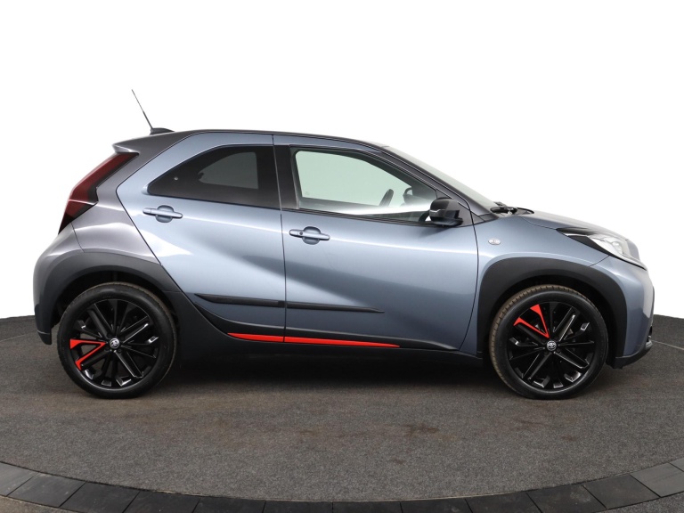 Toyota Aygo X - 1.0 VVT-i S-CVT Undercover 13