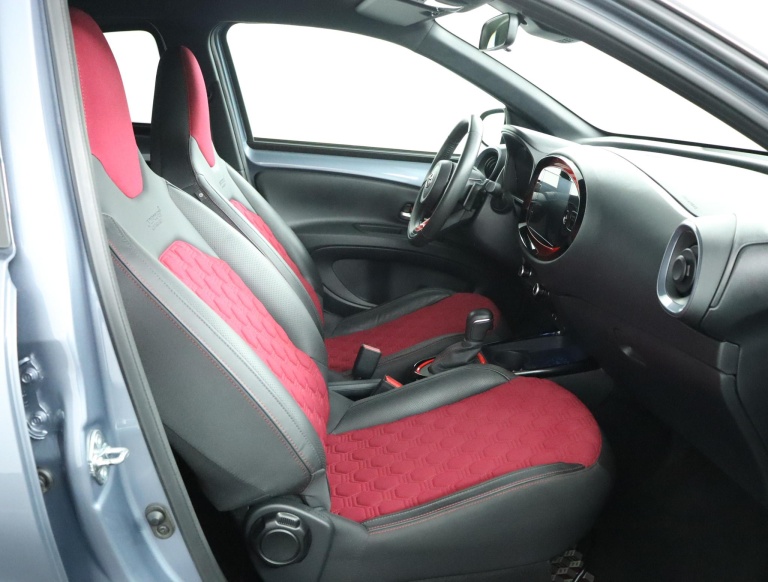 Toyota Aygo X - 1.0 VVT-i S-CVT Undercover 22