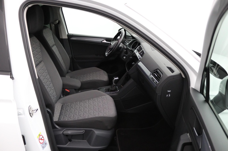 Volkswagen Tiguan - 1.5 TSI Life Business 18