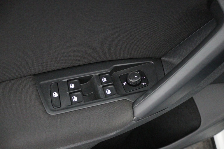 Volkswagen Tiguan - 1.5 TSI Life Business 19