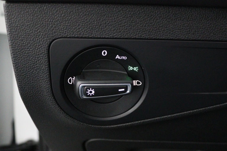 Volkswagen Tiguan - 1.5 TSI Life Business 37