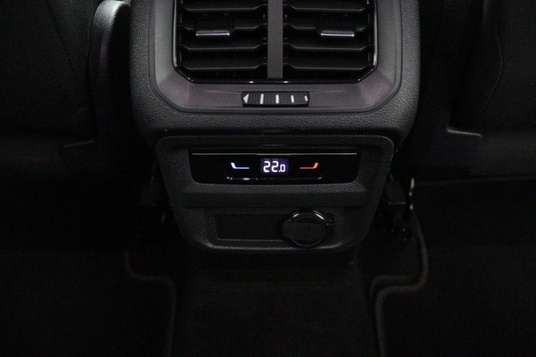 Volkswagen Tiguan - 1.5 TSI Life Business 46