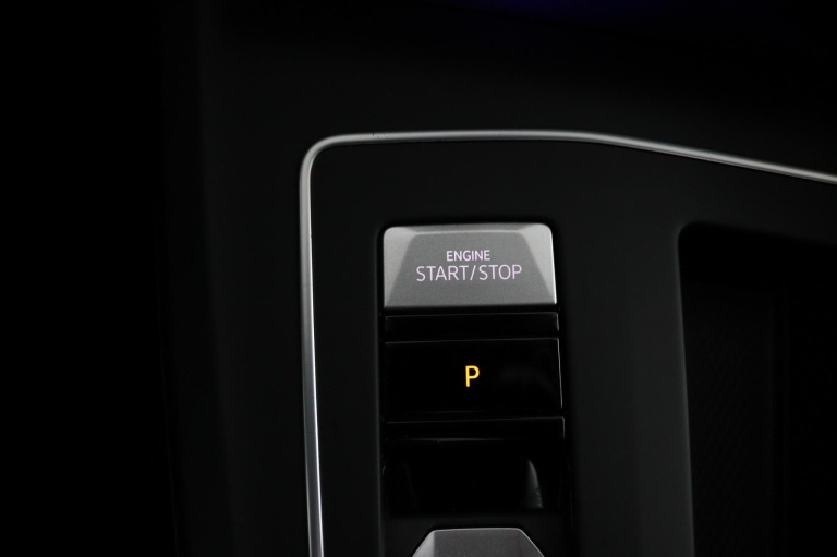 Volkswagen Golf - 1.5 eTSI Style 37