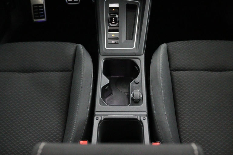 Volkswagen Golf - 1.5 eTSI Style 39